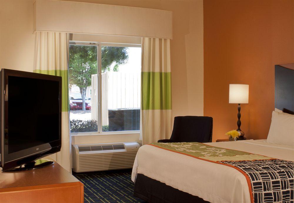 Fairfield Inn & Suites By Marriott Atlanta Kennesaw Exterior photo